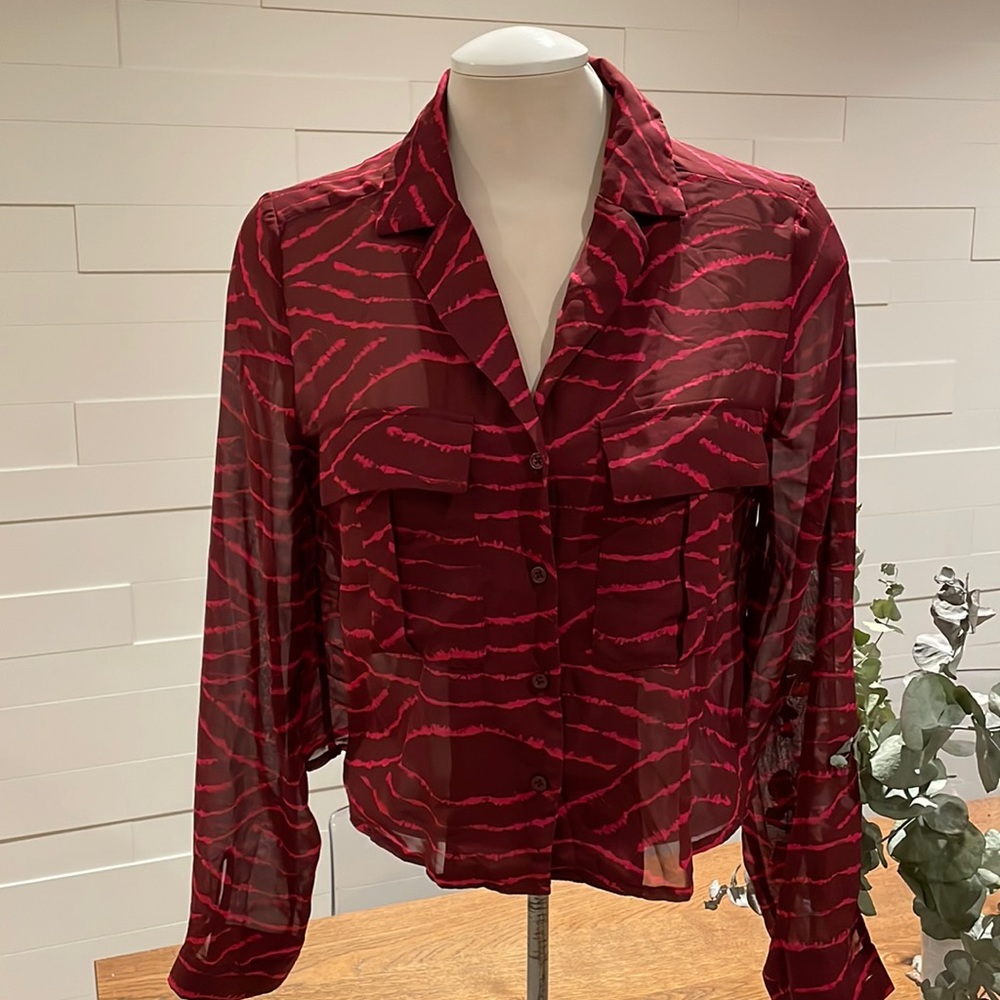 (2/$10) Medium Twik exclusive simons crop blouse
